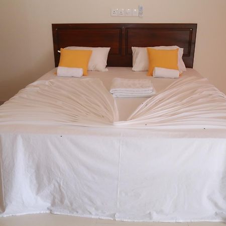 דיקוולה Serene Beach Hotel מראה חיצוני תמונה