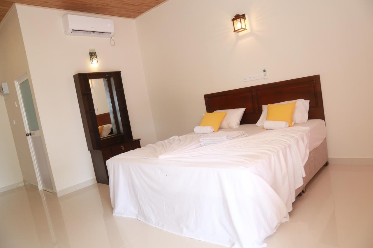דיקוולה Serene Beach Hotel מראה חיצוני תמונה
