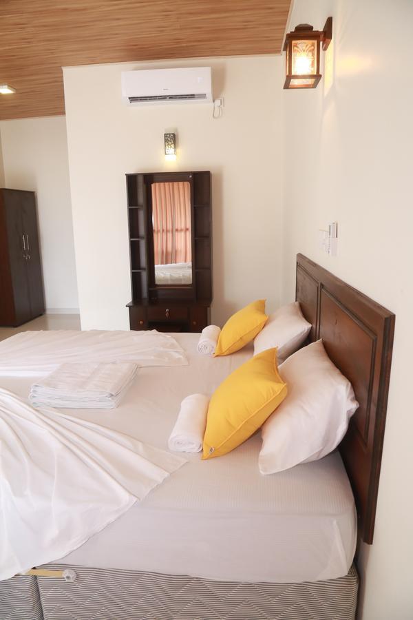 דיקוולה Serene Beach Hotel מראה חיצוני תמונה