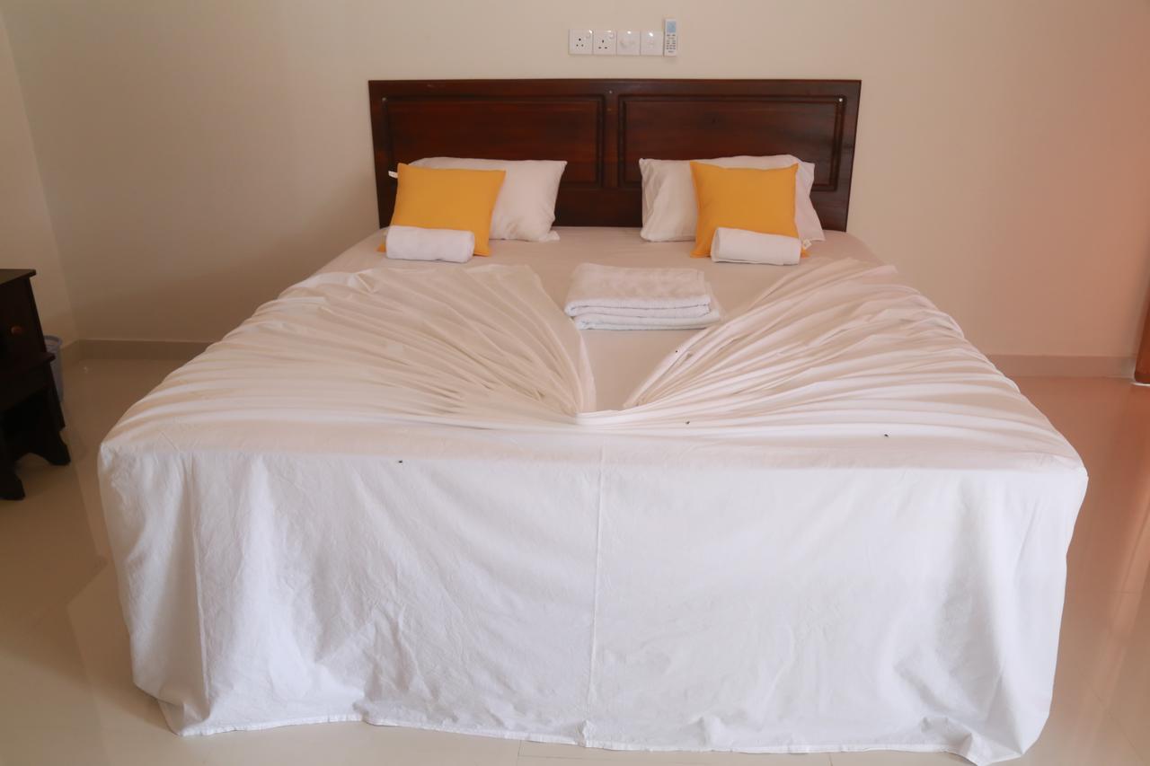 דיקוולה Serene Beach Hotel מראה חיצוני תמונה