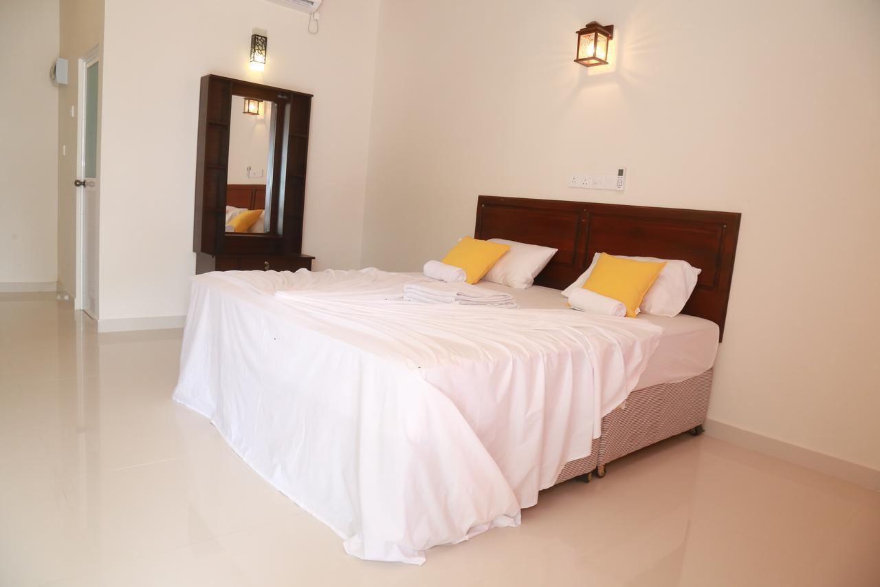 דיקוולה Serene Beach Hotel מראה חיצוני תמונה
