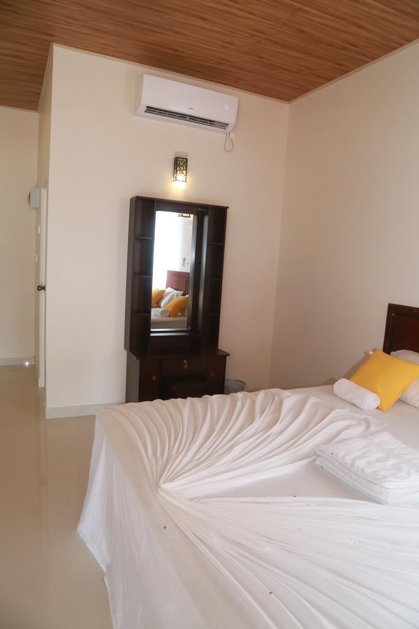 דיקוולה Serene Beach Hotel מראה חיצוני תמונה