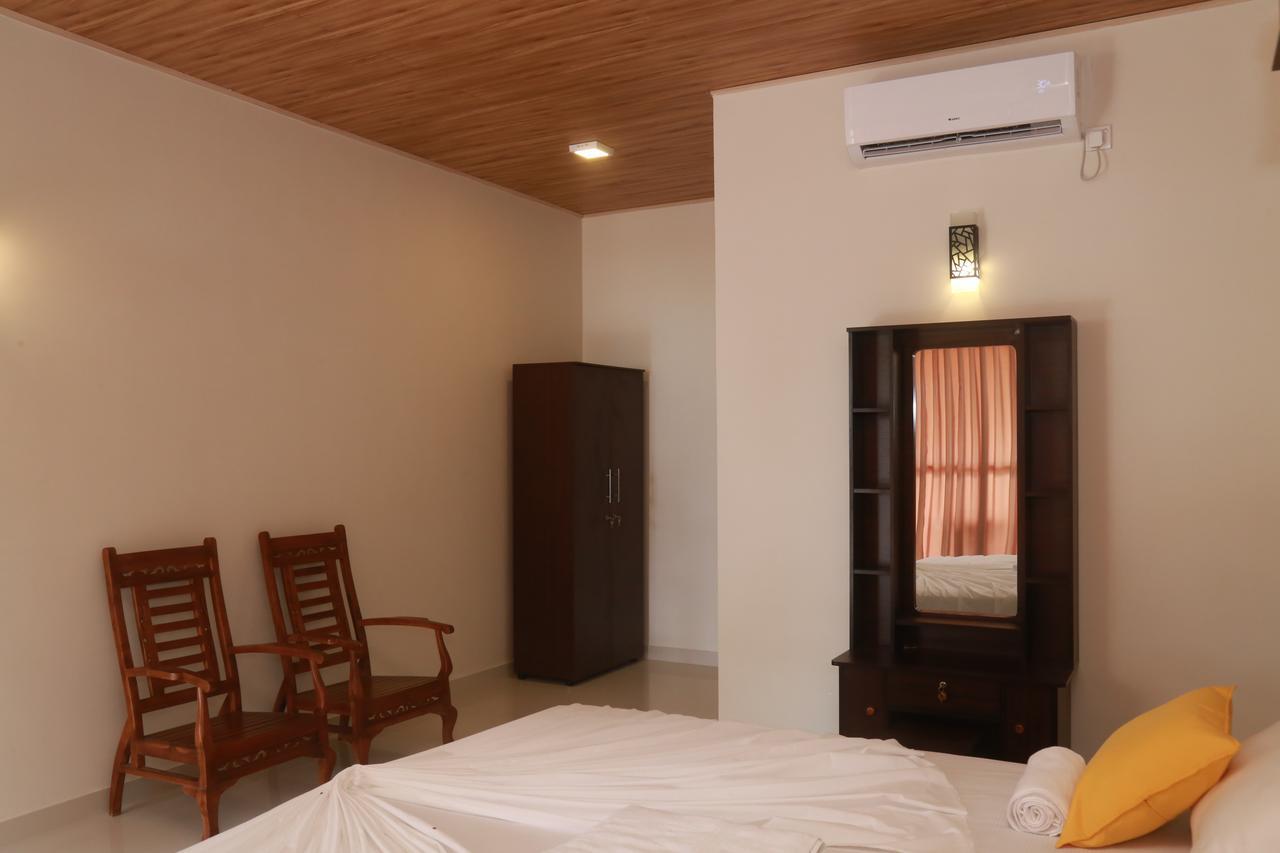 דיקוולה Serene Beach Hotel מראה חיצוני תמונה